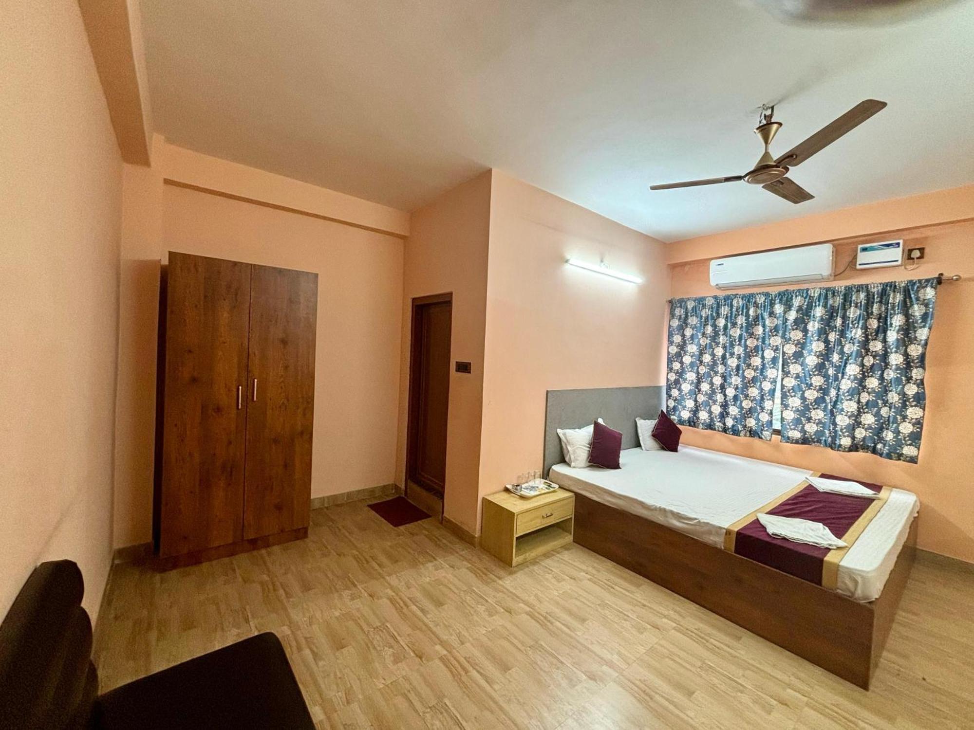 Krishna Shree Guest House Guwahati Room photo
